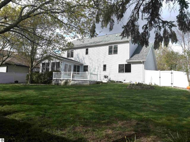 512 W Grand