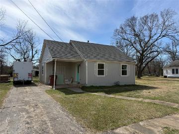 513 Allen Ave, Bonham, TX 75418 | MLS #21169 | Compass