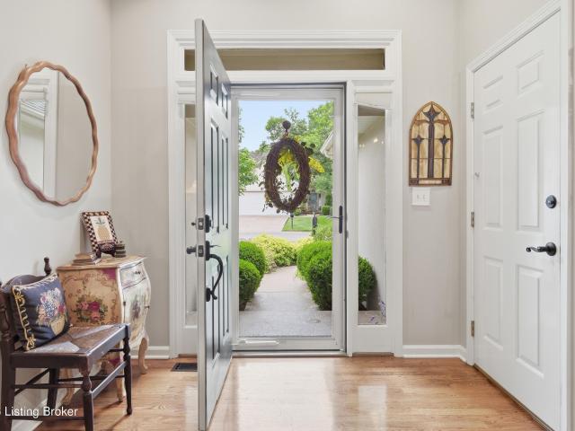 513 Village Lake Dr