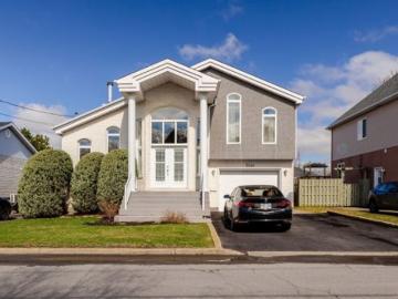House for sale in Longueuil - Garden, Parking