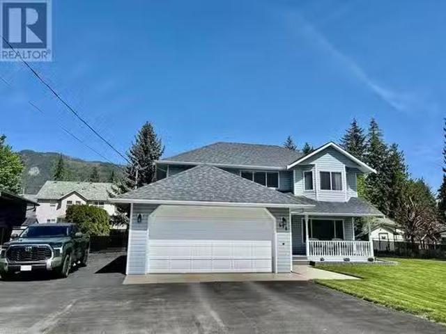 514 Forest Park Street, Sicamous, BC, V0E 2V0 house for sale.