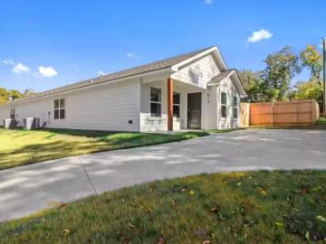 514 N Rusk St #516, Denison, TX 75020 MLS 21207681