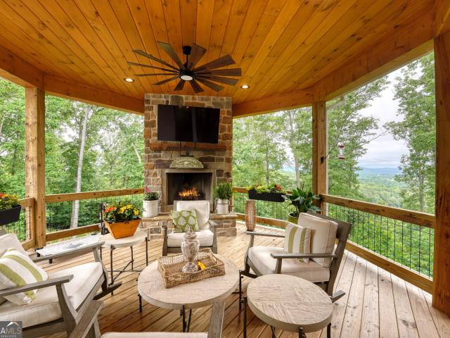 514 Winding Ridge