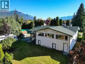 515 7Th Street, Golden, BC, V0A 1H0 house for sale Listing.
