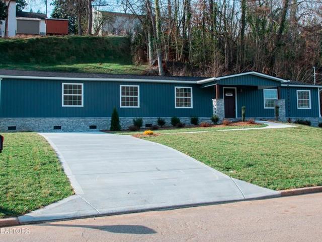 515 Greenwood Dr, Clinton, TN 37716