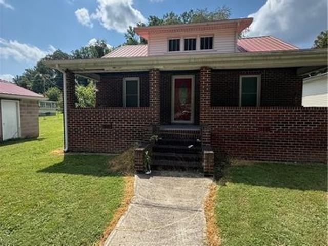 515 King Ave, Madison, WV 25130