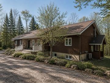 516 518 Ch. Des Boisés, Mont Tremblant, QC, J8E 1L5 house for sale | Listing ID 14132 | Royal LePage