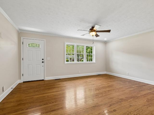 516 Crestwood Dr