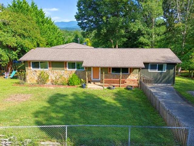 516 Hillcrest Dr, McCaysville, GA 30555