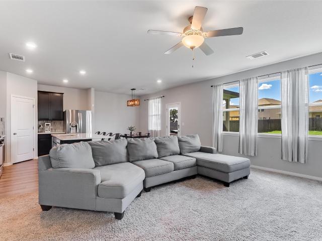 516 Longmount Cv