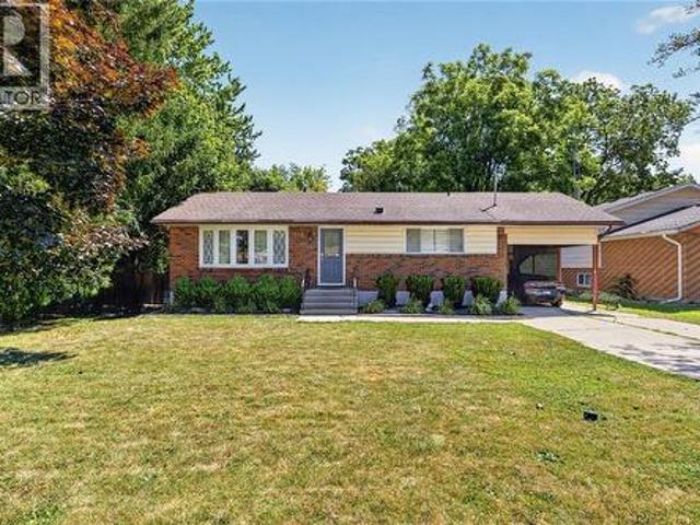 516 Maude Street, Petrolia, ON, N0N 1R0 house for sale | Listing ID 26018 | Royal LePage