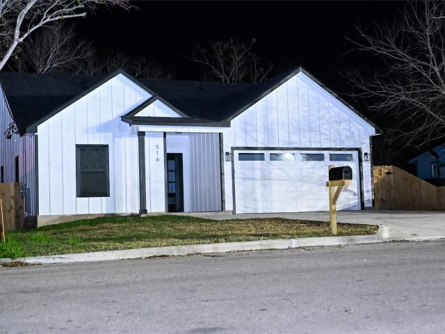 516 N Hackberry Ave, Luling, TX 78648 | MLS #5202