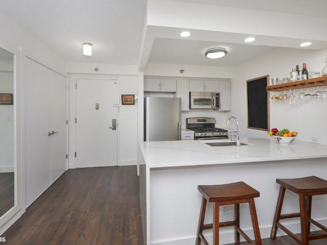 516 W 47TH Street N4B
