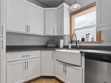 516 W Grand Street
