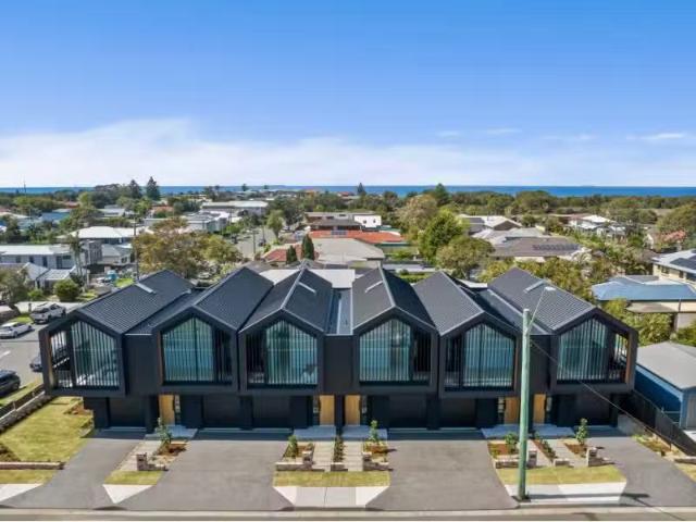 5/175 Pioneer Rd, Towradgi Townhouse for rent Listed by Trici.