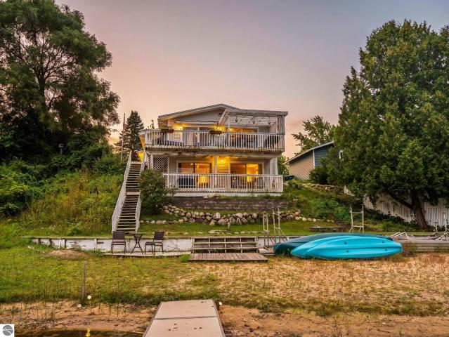 5176 Highland Drive