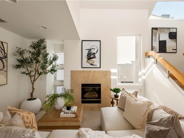 517 1/2 Larkspur Ave, Corona del Mar, CA 92625 | MLS #OC26057