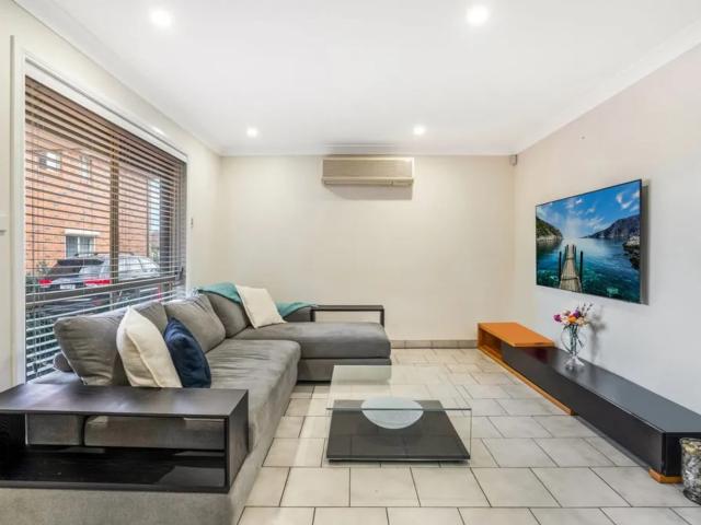 5/17 19 Mallacoota StreetWakeley NSW 2176, Australia