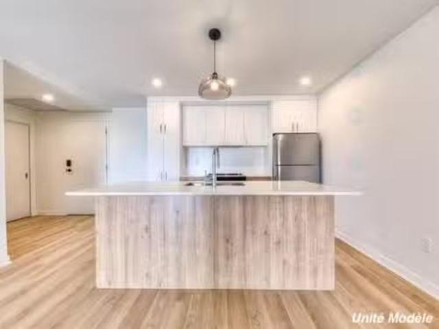 517 515 Rue Des Marronniers, Candiac, QC, J5R 0T5 condo for.