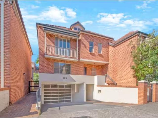 5/189 Ben Boyd Road, Neutral Bay House for rent Listed by Ann.