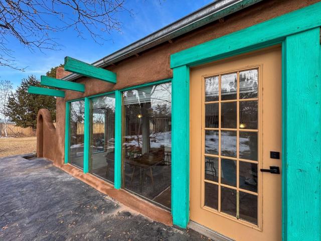 519 Este Es Road, Taos, US, NM