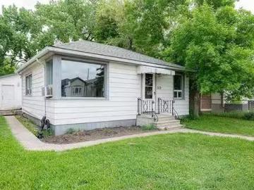 519 Ferry Rd, Winnipeg, MB, R3J 1W5 house for sale Listing.