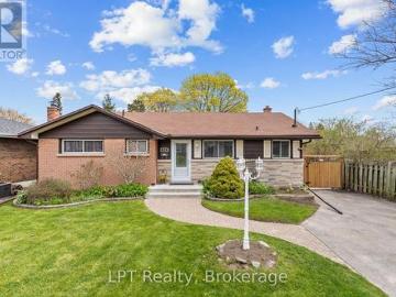 Durham, Ontario - Garden, Deck