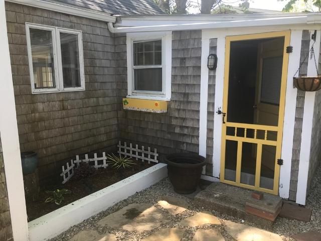 51 Walker St, 3 beds, 2 full baths