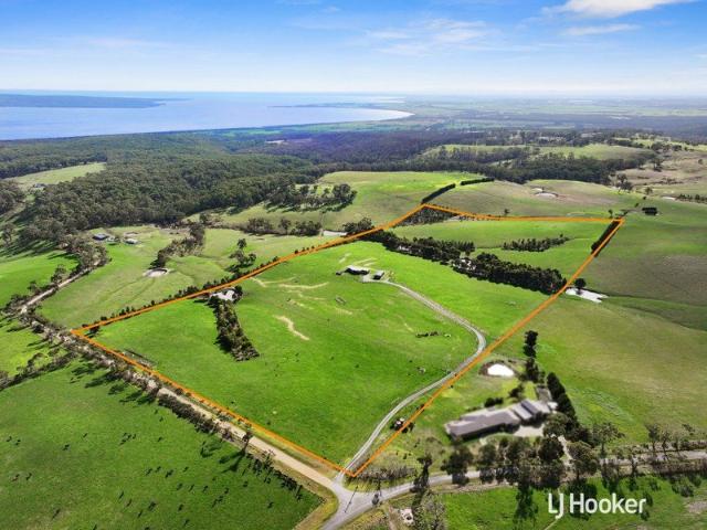 51 ACRES, HORSES OR STUD FARM WITH A STUNNING HOME