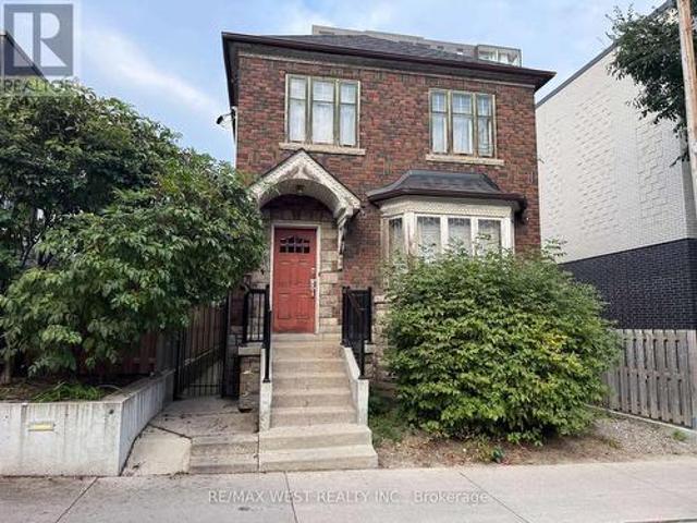 51 Augusta Avenue, Toronto, ON, M5T 2K9 house for sale | Listing ID C13815 | Royal LePage