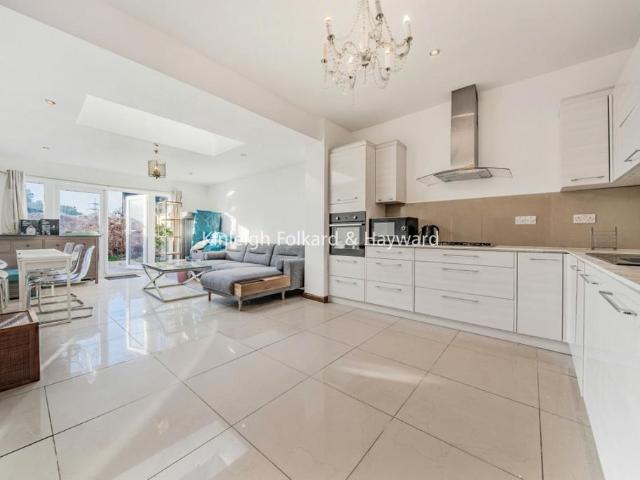51 Kenlor Road, London, SW17 0DG, United Kingdom | 4 bed house for rent #140398844 | Rentberry