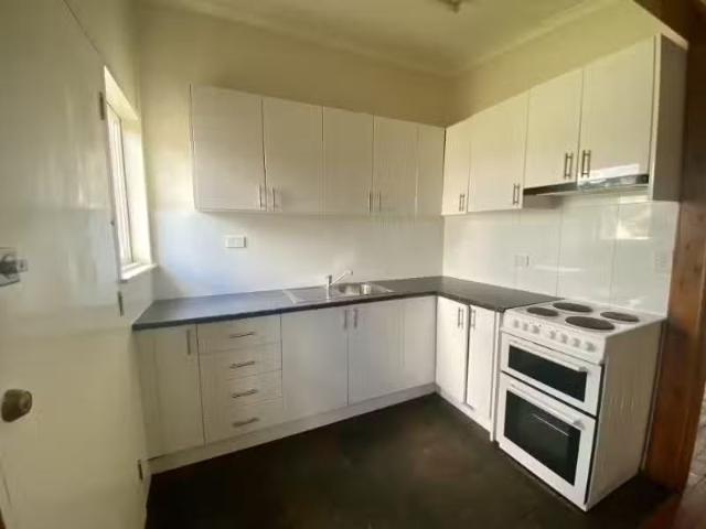 51 Mcmurdo Avenue, Tregear House for rent Listed by Century 2.