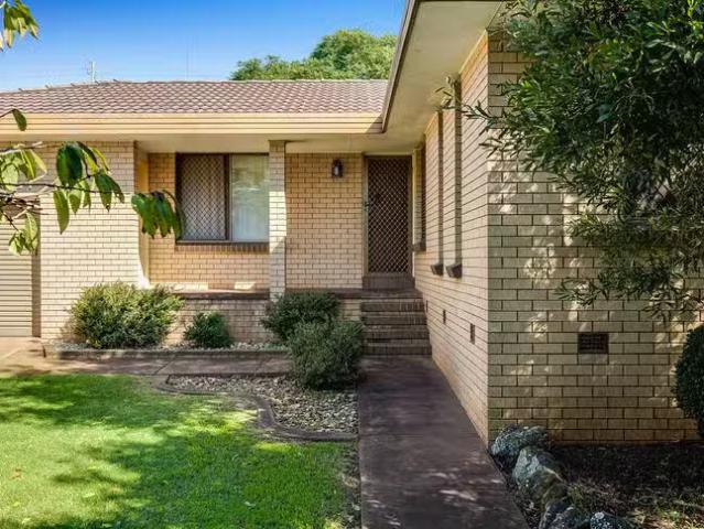 51 Noll Street, Kearneys Spring, QLD 4350