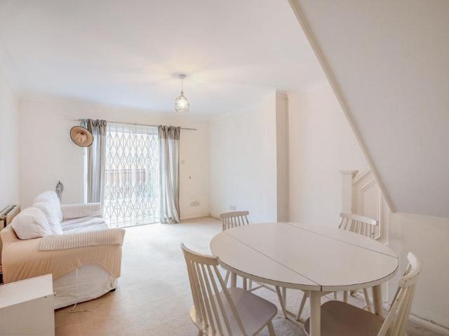 51 Oxley Close, London, SE1 5HF, United Kingdom | 2 bed townhouse for rent #138514292 | Rentberry