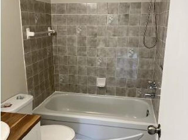 51 Rue De Bonaventure, Bromont Grand Condo 4 1/2 à Louer Face Aux Pistes De Ski