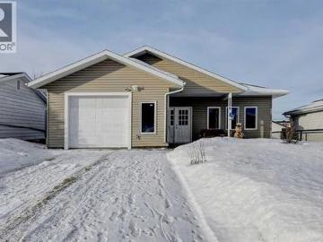 Valleyview, Alberta - Garden, Deck, Parking
