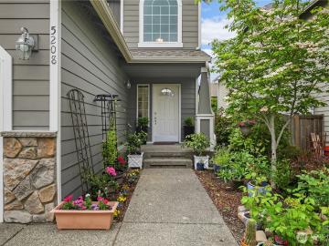 5208 NE 8th Court