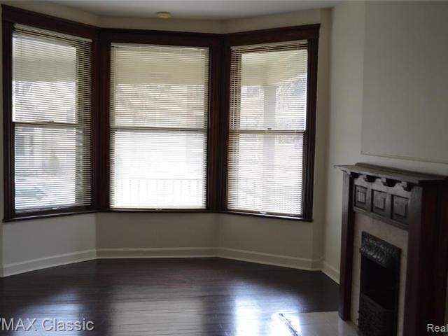 5208 Commonwealth