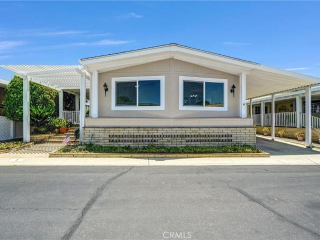 5200 Irvine Boulevard 11