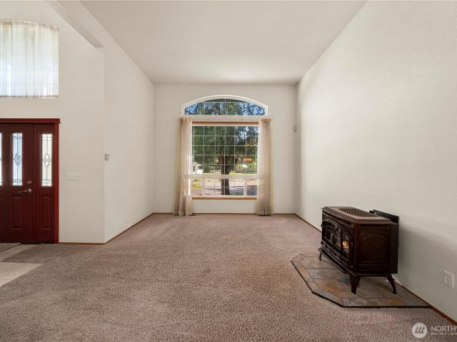 5201 Blacktail Court NE