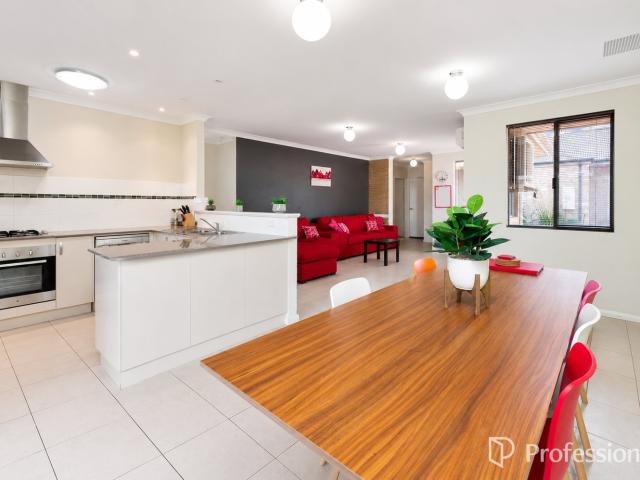 5/201 Boardman RoadCanning Vale WA 6155, Australia