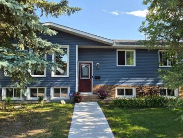5201 56A Street, Beaumont, AB, T4X 1B4 house for sale | Listing ID E4506 | Royal LePage