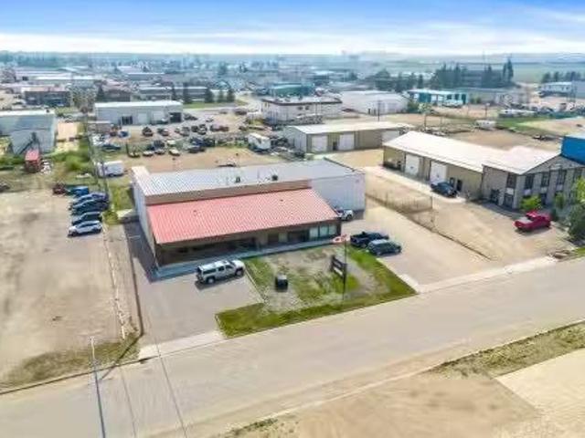 5201A 63 Street, Lloydminster, AB, T9V 2E7 commercial for le.