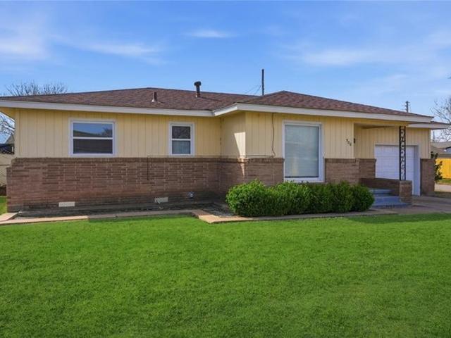520 W Martha St, Altus, OK 73521