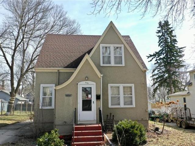 521 7th St SW, Willmar, MN 56201
