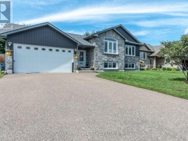 521 Gardner Crescent, Petawawa, ON, K8H 0C4 house for sale | Listing ID X13750 | Royal LePage