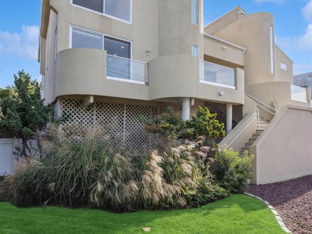521 Dune Road