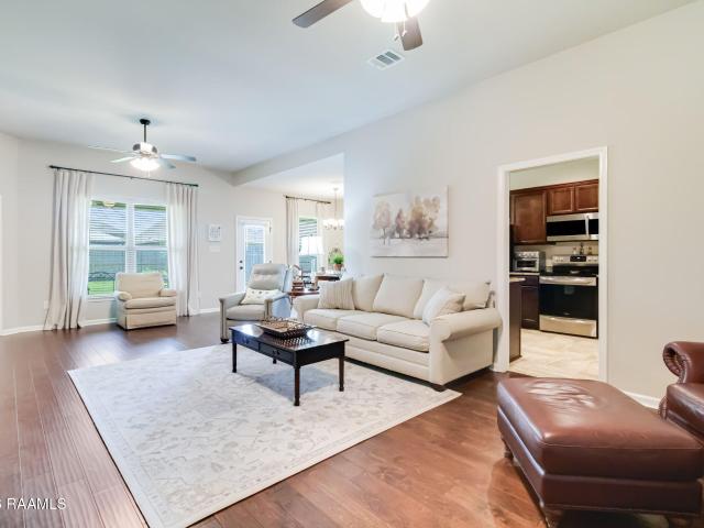 521 Elwick Dr, Lafayette, LA 70507 | MLS #RA2600003
