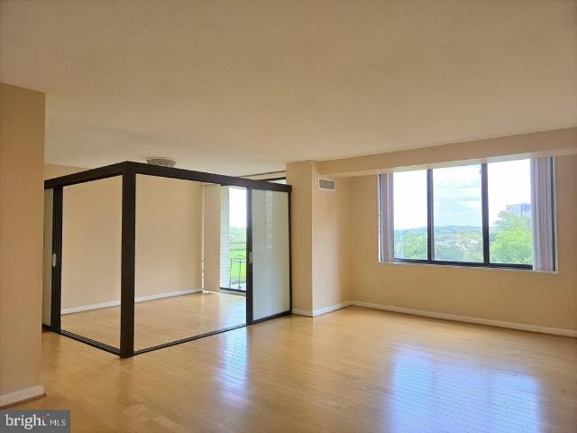 5225 Pooks Hill Road # 519N