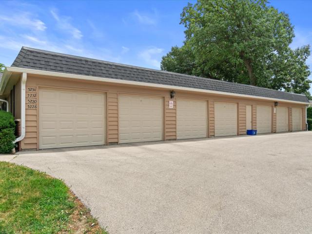 5228 Woodbridge S Ln, Unit 5228